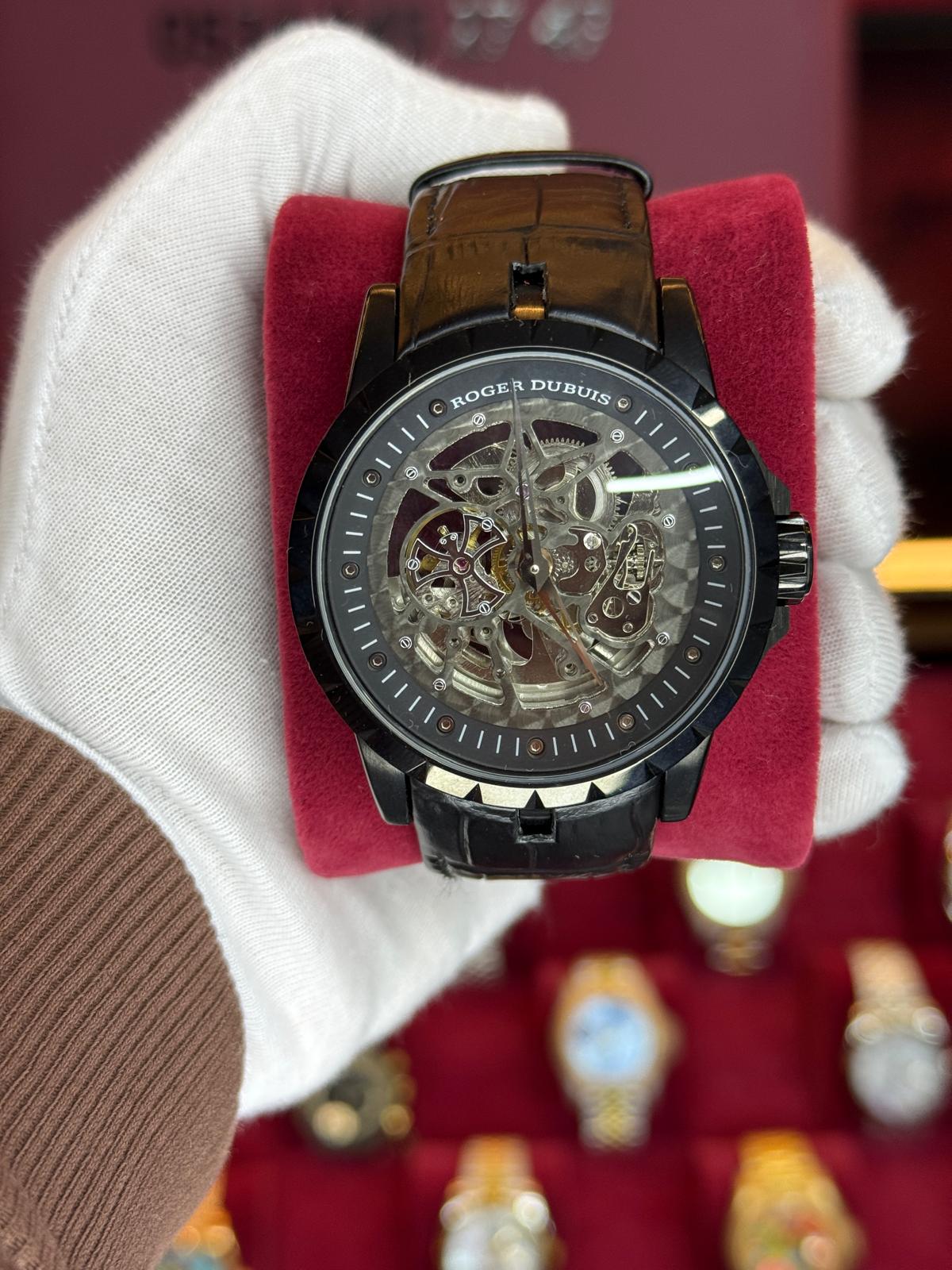 ROGER DUBUIS